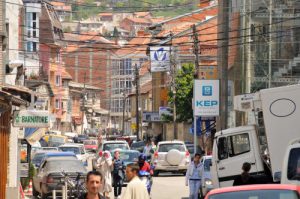 Vista da capital do Kosovo, Prishtina (Foto: Reprodução/michaeltotten.com)