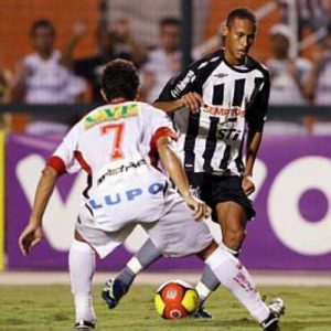 Neymar faz sua estreia como profissional pelo Santos (Foto: Reprodução)
