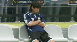 No banco, Messi não pôde ajudar seu time em 2006 (Foto: Divulgaçã/FIFA)