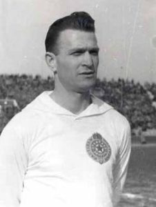 Bobek foi um dos grandes nomes do futebol nas décadas de 40 e 50 (Foto: Reprodução)