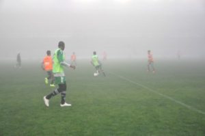 Neblina, a marca registrada do estádio (Foto: Reprodução / esporteserrano.com.br)