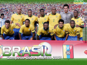 Brasil levou a Copa América de 2007, mas sem Ronaldinho e  Kaká, que pediram dispensa (Foto: Reprodução/GazetaEsportiva.Net)