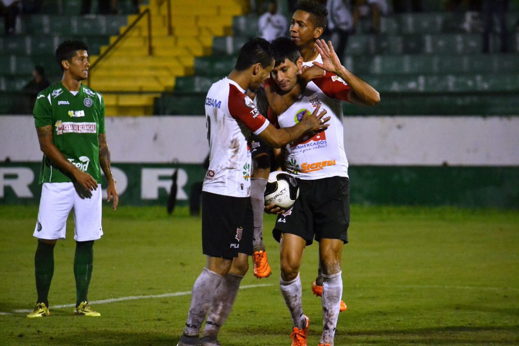 Com gol de Rodrigo Arroz, Paulista derrotou Guarani fora de casa, mas não emplacou reação (Foto: Gustavo Amorim/Paulista FC)